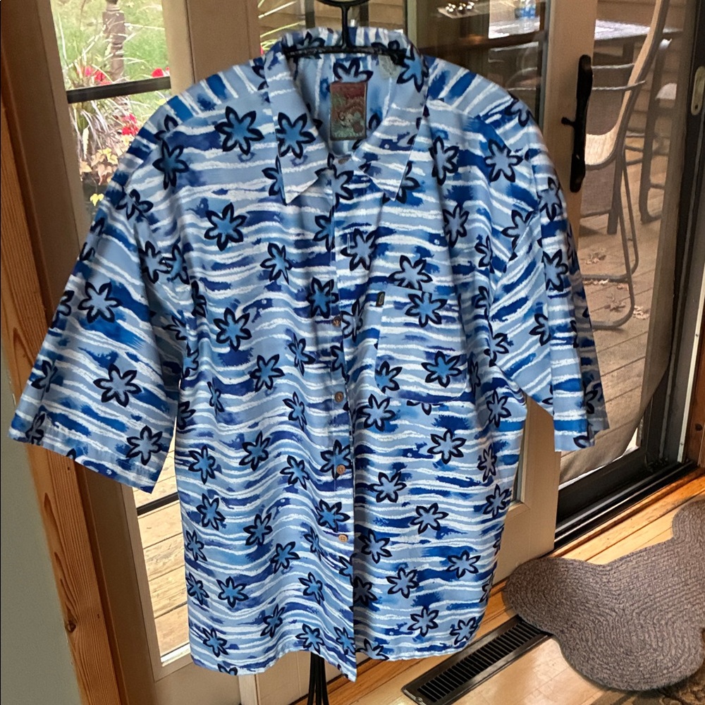 Pineapple Connection Blue Floral Patterned‎ Short Sleeve Sz. XL Shirt